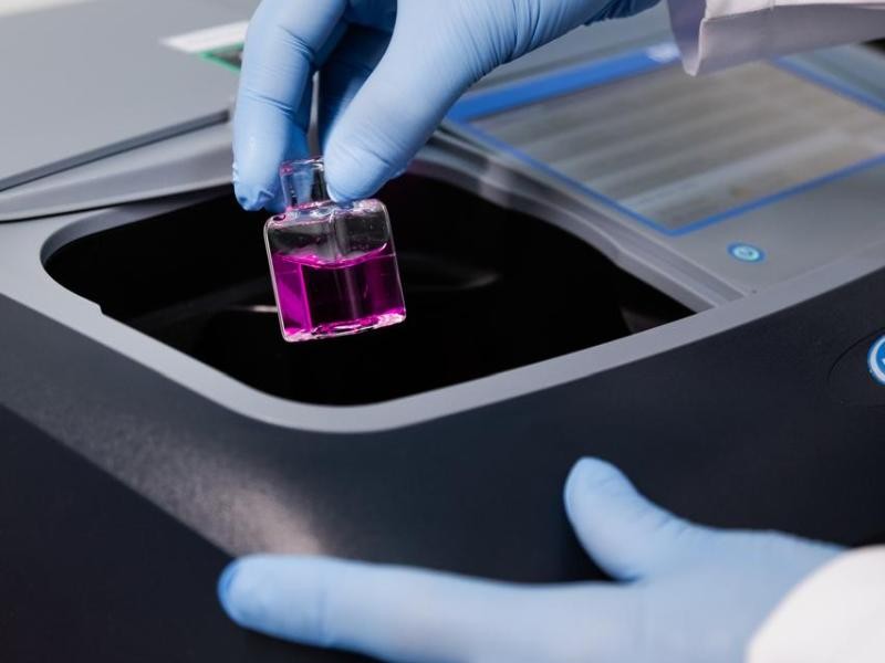 Espectrofotômetro: entendendo seu funcionamento e uso na análise de água